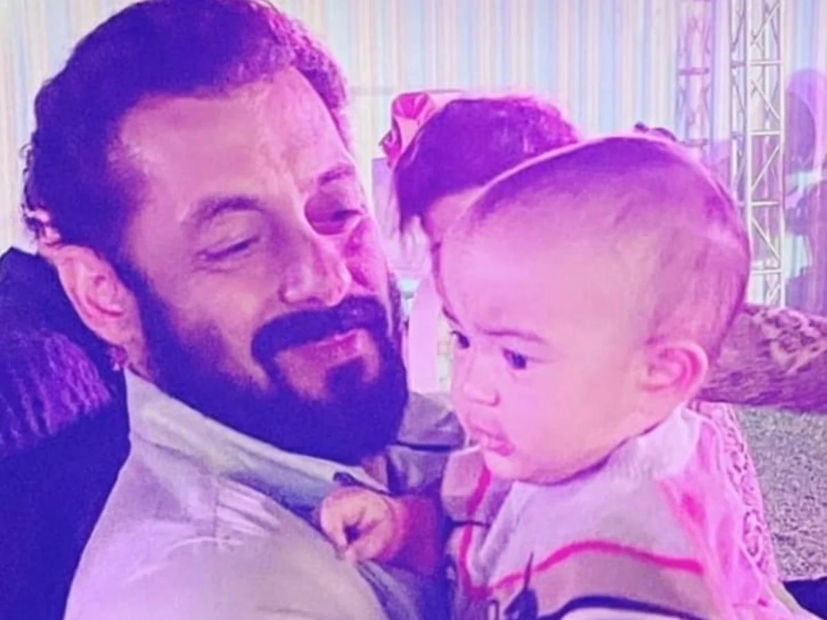 https://www.awazthevoice.in/upload/news/1722671033Salman_and_ayat.webp
