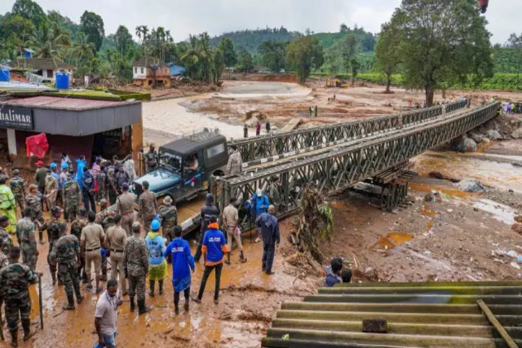 https://www.awazthevoice.in/upload/news/1722767188Massive_rescue_operations_underway_in_Wayanad_and_Rampur_after_natural_disasters.webp
