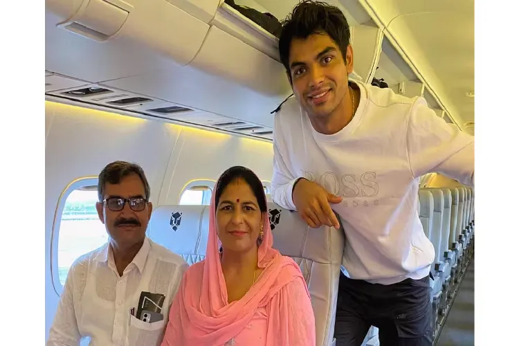 Neeraj Chopra with his parents