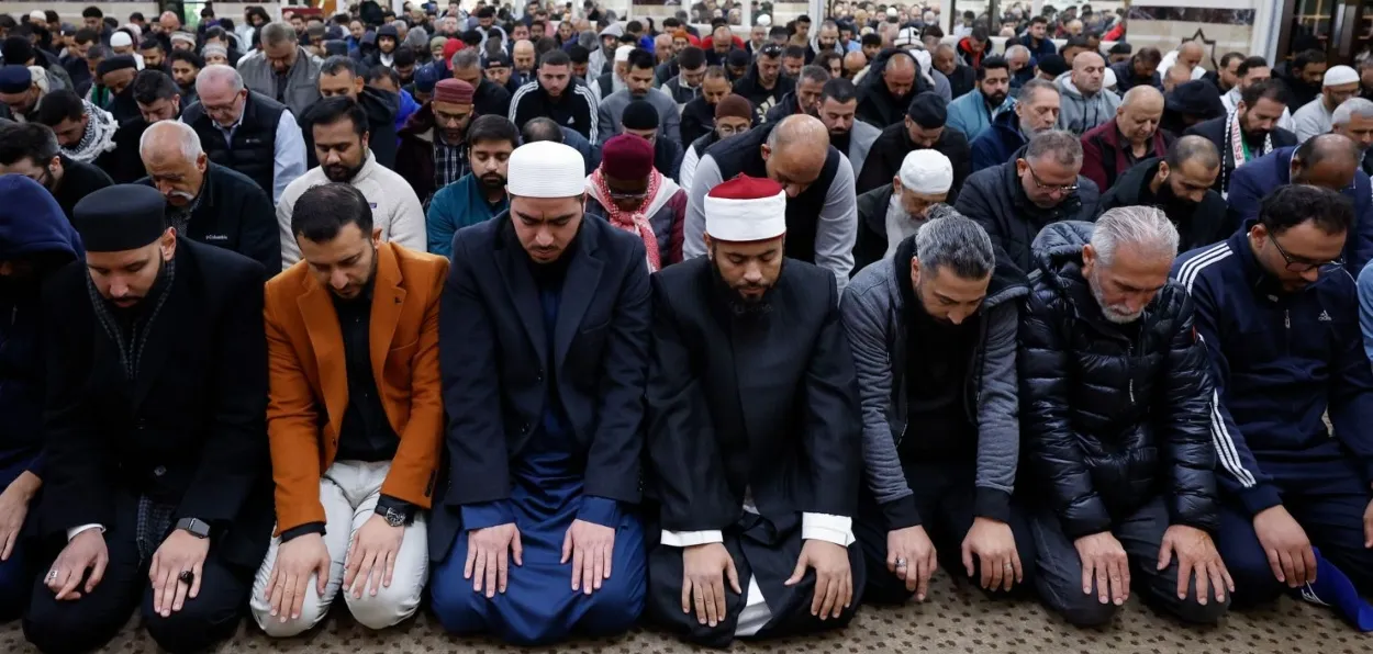 Muslims praying in congregation