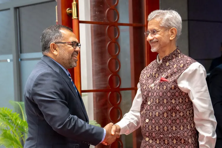 DR S Jaishankar with Maldeive's Foreign Minister  Moosa Zameer  in Malé.
