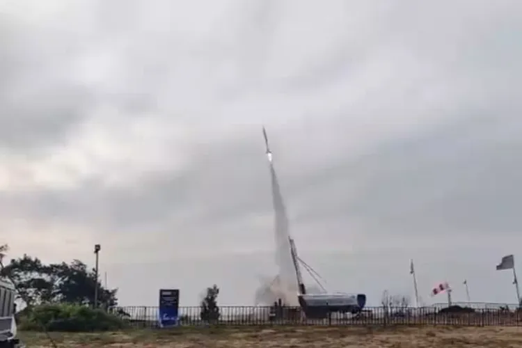 Hybrid Rocket 'RHUMI-1'