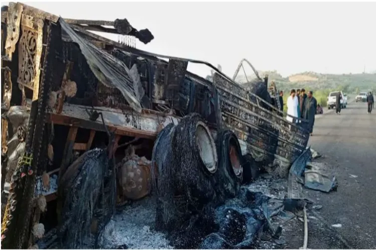 a bus carrying soldiers attacked in Balochistan