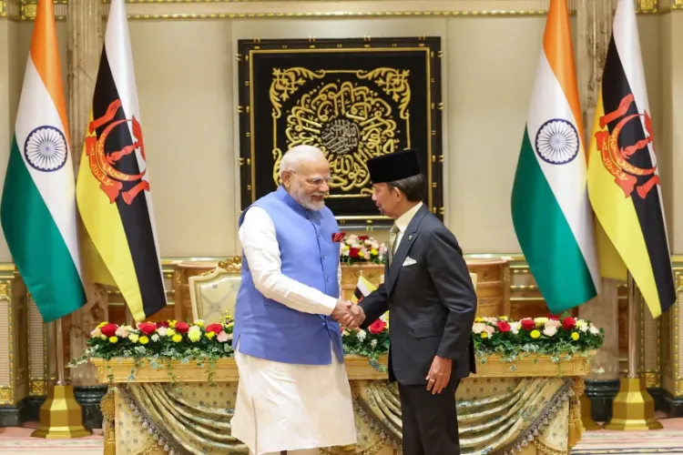 Prime Minister Narendra Modi with Brunei Sultan Haji Hassanal Bolkiah 