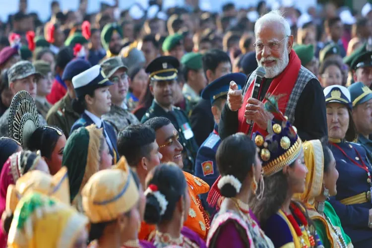 PM Modi Encourages Republic Day Participants
