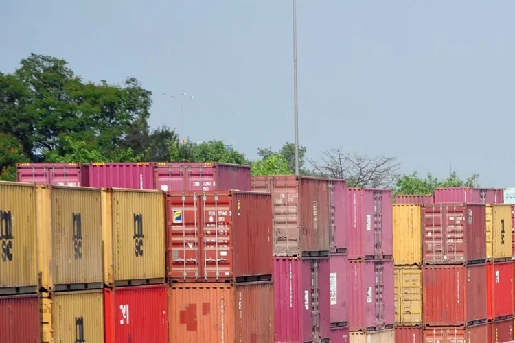 India's goods and services exports clock 6pc growth to scale $602bn mark in April-Dec