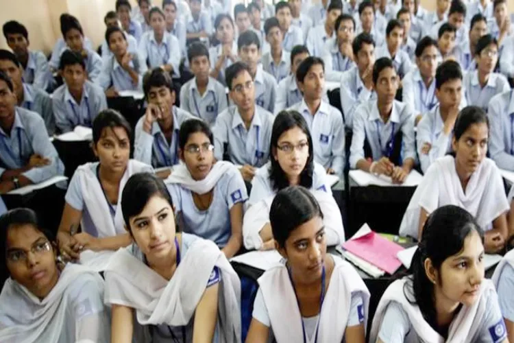  India has 26.52 cr students in schools, 4.33 cr in higher education: Economic Survey