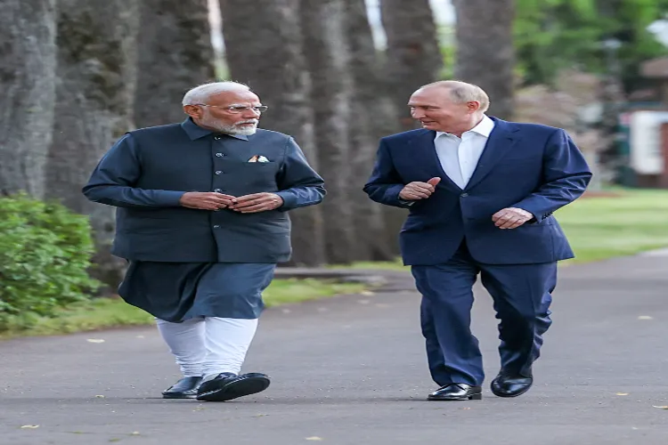 PM Modi had tweeted this picture of him with President Putin during their meeting in Moscow, Russia. (File photo)