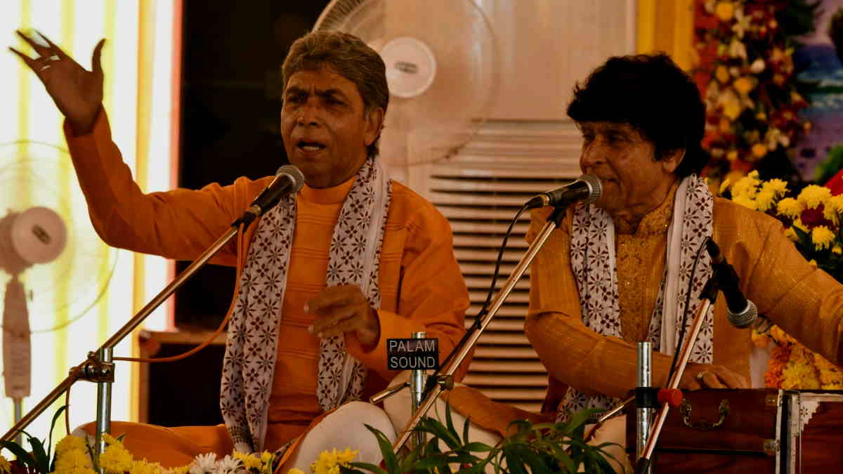 https://www.awazthevoice.in/upload/news/1744281856ahmedhussainmohammadhussainpadmashriaward2023-1674724041.jpg