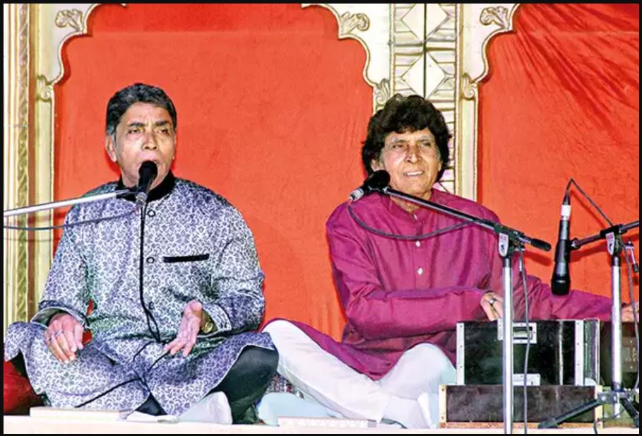 https://www.awazthevoice.in/upload/news/1744281894fgf.JPG