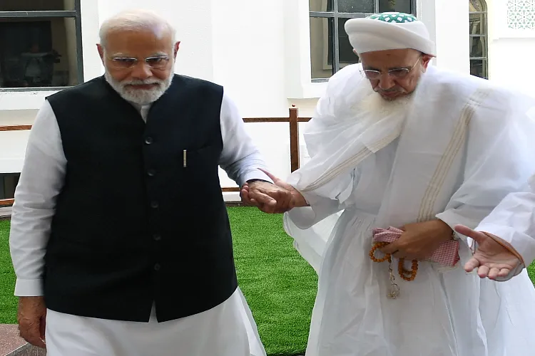 PM Narendra Modi with Dawoodi Bohra community's head, Syedna Mufaddal Saifuddin, during the inauguration of New Campus of Aljamea-tus-Saifiyah at Marol in Mumbai. (File photo)
