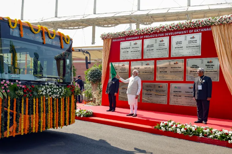  Prime Minister Narendra Modi flags off e-buses. (File photo)
