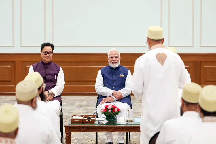 PM Narendra Modi and Union Minority Affairs Minister Kiren Rijiju meeting with a delegation from the Dawoodi Bohra community. (File photo)