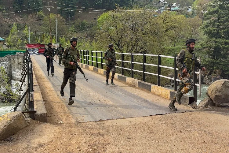 Security personnel rushing to the attack site