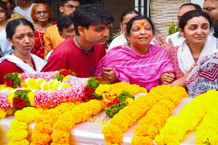 Family members of Santosh Jagdale, who was killed in the Pahalgam terror attack, bids emotional farewell after his mortal remains were brought to his residence in Pune on April 24, 2025. 