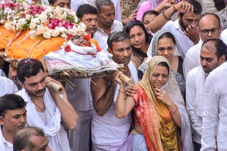  Family members of Shailesh Kalathiya, who was killed in the Pahalgam terror attack during his funeral in Surat on April 24, 2025.