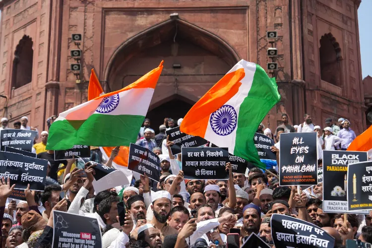 Muslims stage a protest condemning the Pahalgam terrorist attack after Friday prayers at the Jama Masjid in Delhi on April 25, 2025. 