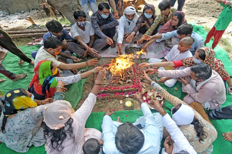  Pakistani Hindu Refugees perform Havan on the occasion of foundation laying ceremony of Ayodhya's Ram Temple, at Majnu ka Teela in New Delhi.