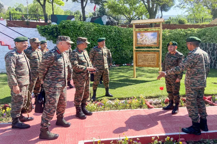 Army chief General Upendra Dwivedi being briefed by the 15 Corps Commander on the security situation and actions being taken by the formations against terrorists inside own territory, in Srinagar.