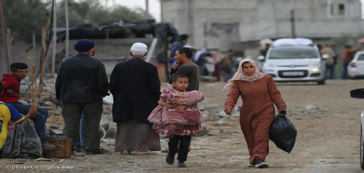 People leavng Rafah which  is inside Gaza, Palestine, to save their lives