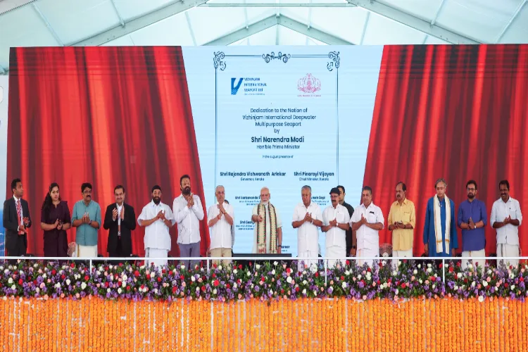 Prime Mnister Narendra Modi inaugurating Vizhinjam port