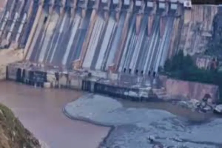 Water stored in Salal dam stops flowing into the Chenab towards Pakistan