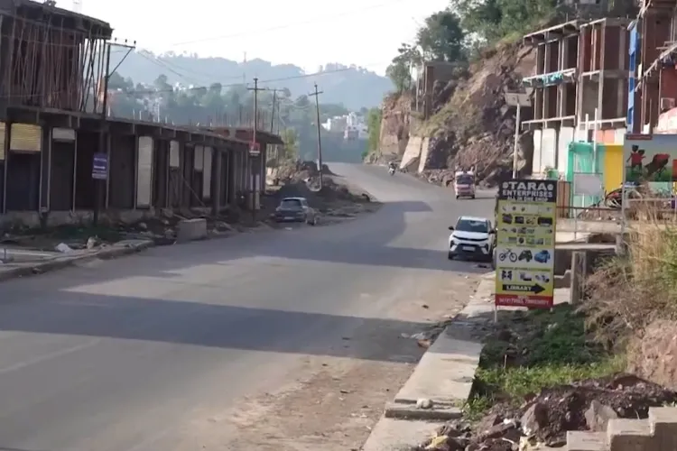 Road to Rajouri town in J&K