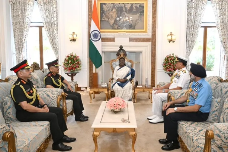 CDS Gen Anil Chauhan, General Upendra Dwivedi, Chief Marshal A. P. Singh, and Admiral Dinesh K. Tripathi meeting President Droupadi Murmu
