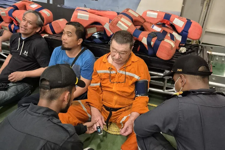 Crew of the Liberian container being given treatment by the Indian Coast Guard