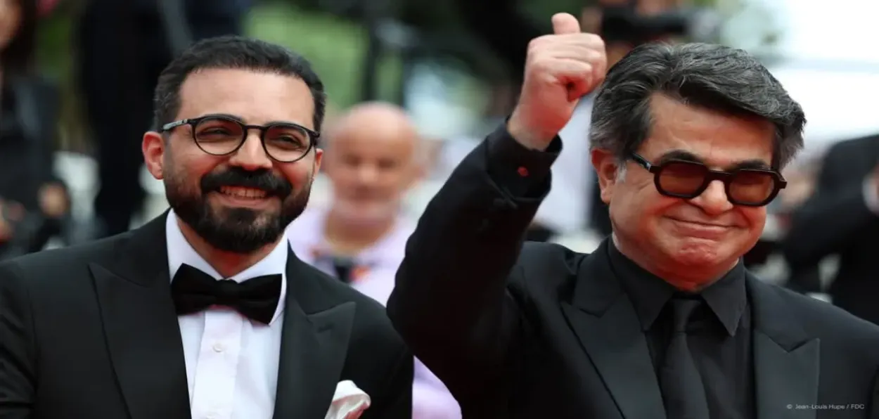 Iranian filmmaker Jafar Panahi (Right) with Jury President Juliette Binoche 
