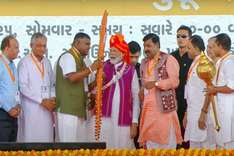 Prime Minister Narendra Modi being greeted by Railway Minister Ashwini Vaishnaw