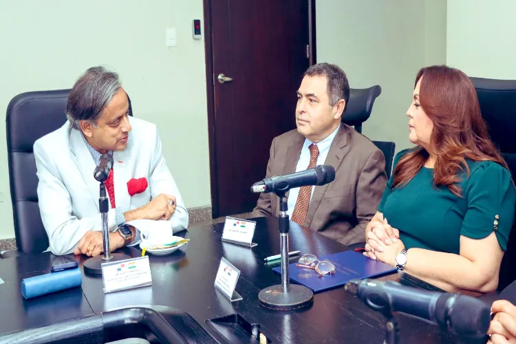 Shashi Tharoo with  President of Panama’s National Assembly Dana Castañeda, and MP Edwin Vergara                