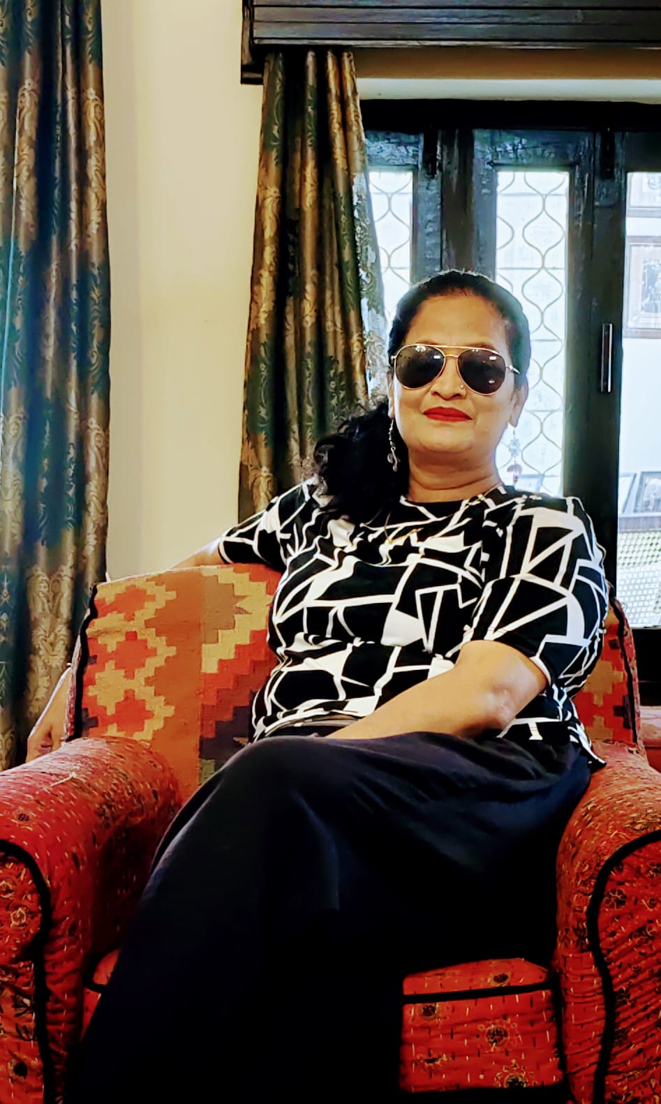 https://www.awazthevoice.in/upload/news/1748425344रूबीना_राशिद_अली,_फूल_पत्ती_काम_की_उद्यमी_(1).jpeg
