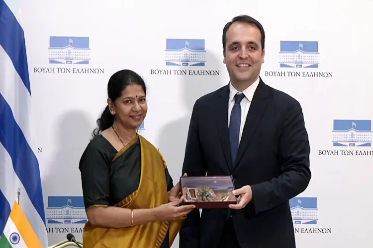 Kanimojhi-led, leader of the All-parties delegation receiving a memento from Parliamentary Group ND, Secretary of the Committee Christos Dermentzopoulos  