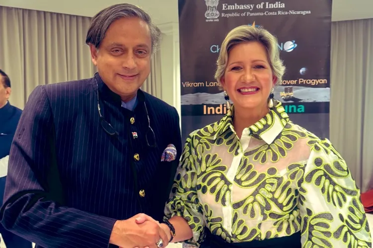 Shashi Tharoor with Lorena Castillo de Valera, former First Lady of Panama