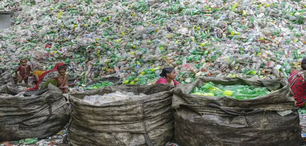 Women at the site of a platic recycling factory in Dhaka, Bangladesh (Courtesy: UN Foundation Report)