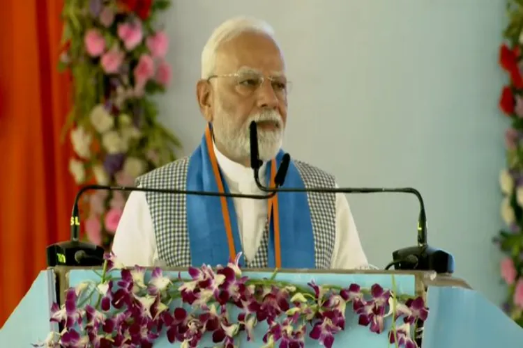Prime Minister Narendra Modi  speaking at a Public rally in Siwan, Bihar