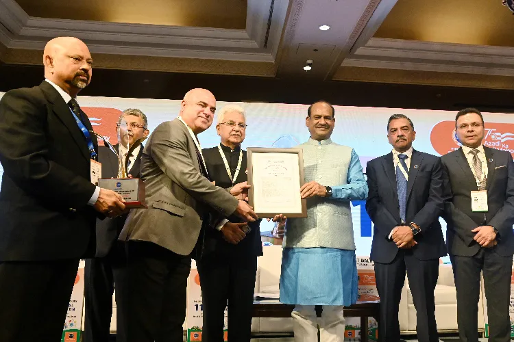 Om Birla presents Good Corporate Citizen Award to Adani Total Gas