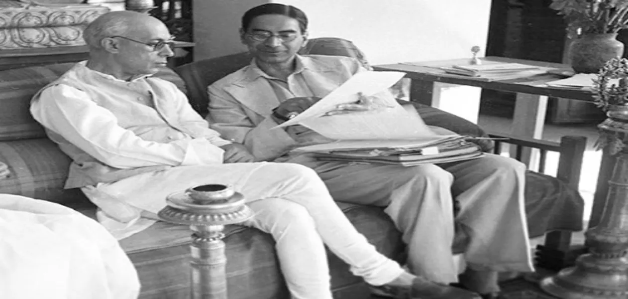 Mahalanobis with Jawahar Lal Nehru at Amrapalli (ISI Archives)