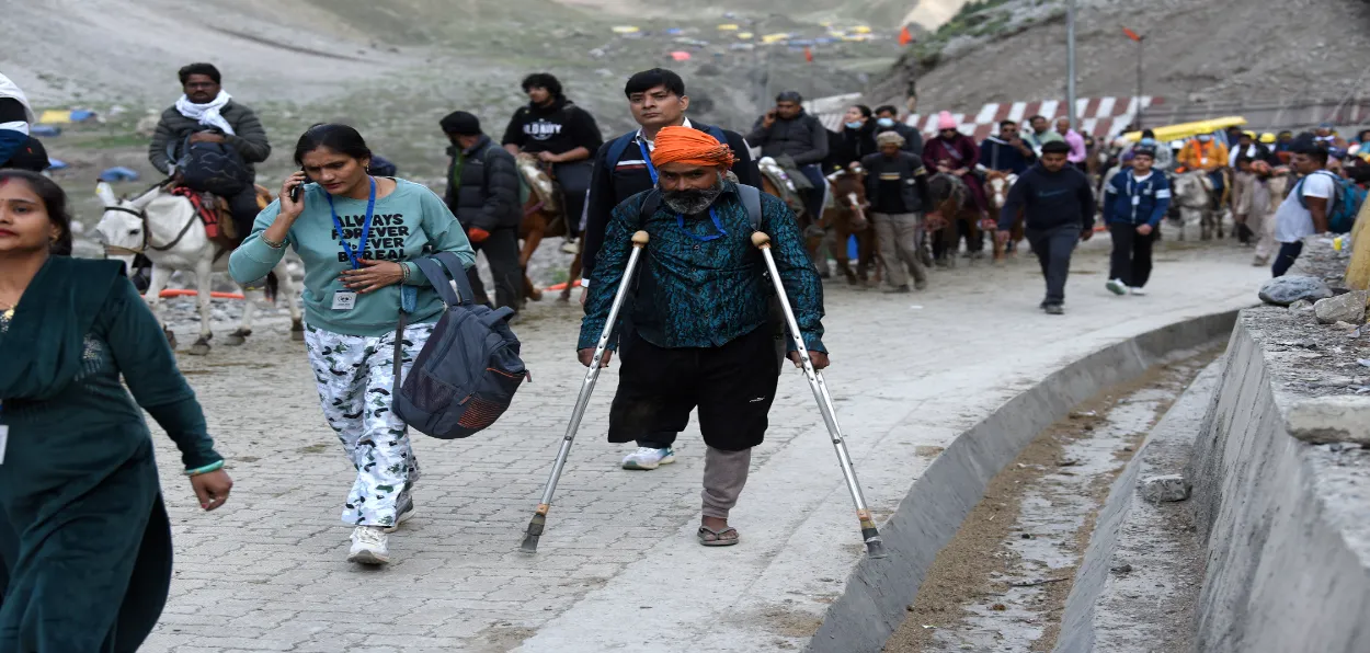 Power of faith: A pilgrims walks on creches and in rubber slippers to Amarnath Cave (All pics by Basit Zargar)