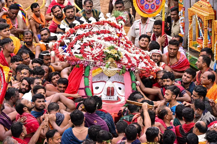  Puri: People perform 'Pahandi' rituals before the 'Bahuda Yatra', the return journey