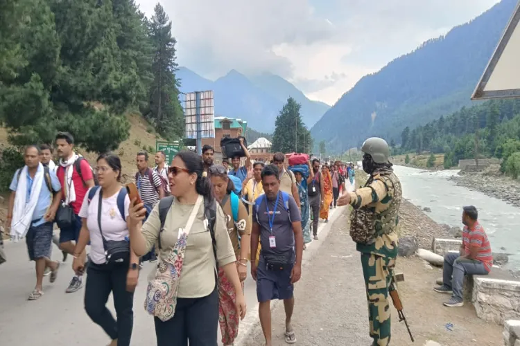 Pilgrims on the way to the cave of Amarnath