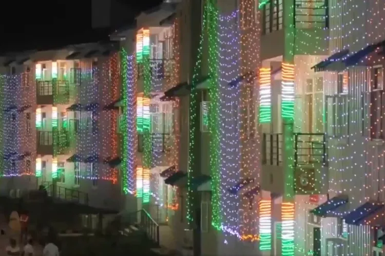Amarnath board's Yatri Niwas illuminated with Tricolour lights