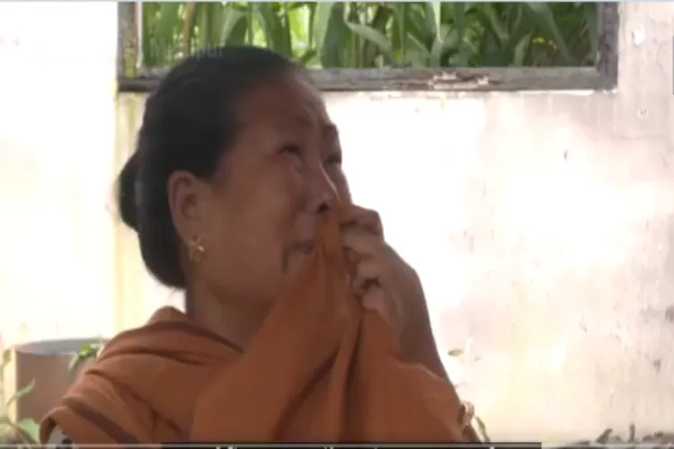 A woman crying after returning to her home in Kangchup Village