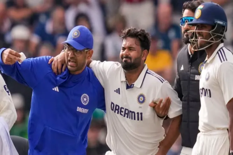 Indian Cricketer Rishabh Pant receiving medical attention (file)