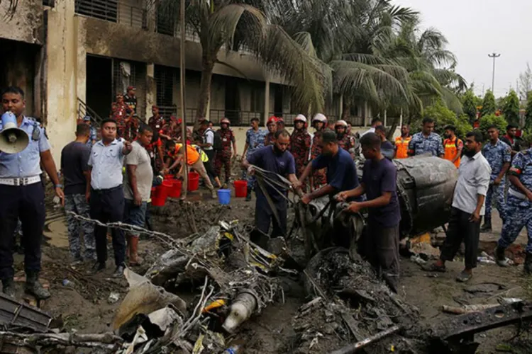 Fighter jet crash site in Dhaka (file)
