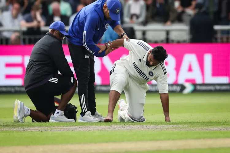Rishabh Pant receiving medical attention after injury on pitch (file)
