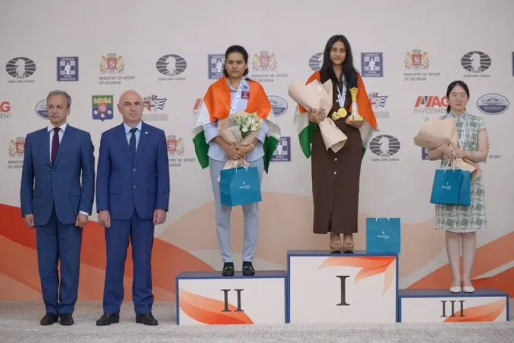 Indian Chess grandmasters Koneru Humpy (left) and Divya Deshmukh (right)