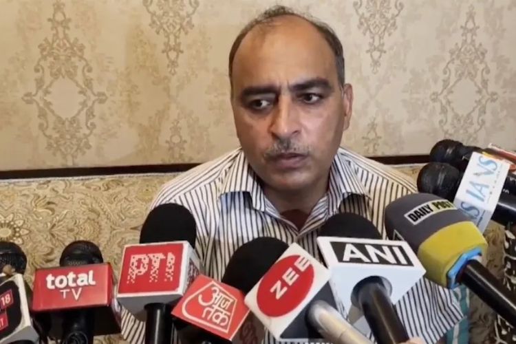 Lt Vinay Narwal’s father