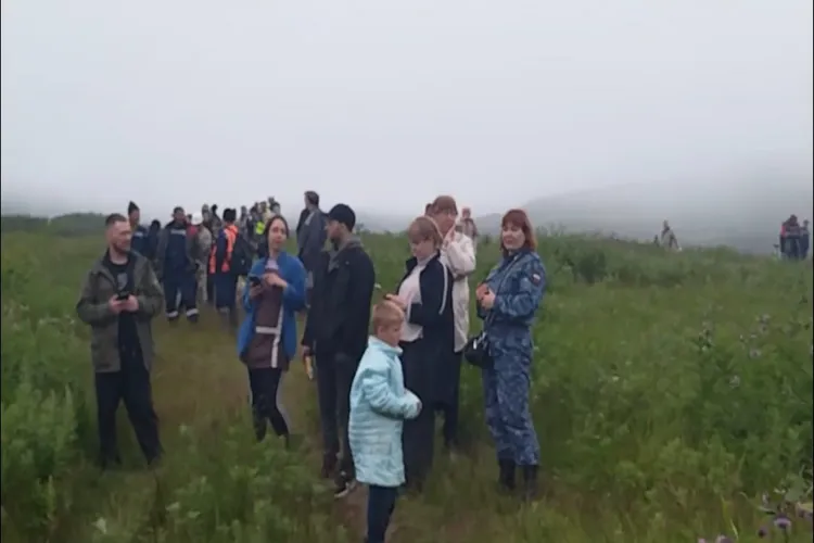 Tsunami hits Russia's islands, Japan after 8.8-magnitude earthquake
